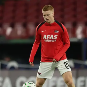 مستجدات الانتقالات | بايرن ميونخ ينافس ليفربول على بديل صلاح ونجم ألكمار يهدد بفسخ عقده من أجل برشلونة